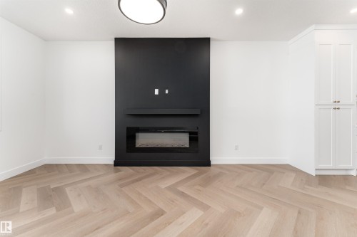 3127 Magpie Way, Edmonton, AB - Indoor With Fireplace