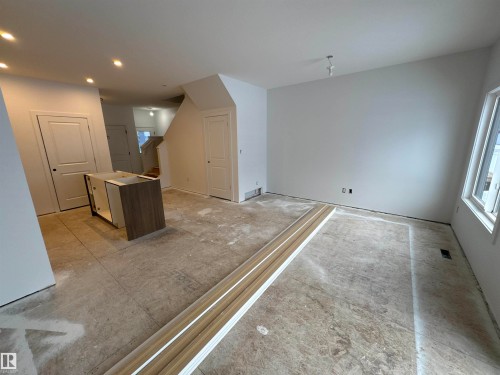 61 5122 213A Street, Edmonton, AB - Indoor Photo Showing Other Room