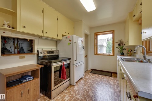9725 143 Street, Edmonton, AB - Indoor Photo Showing Kitchen With Double Sink