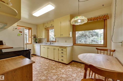 9725 143 Street, Edmonton, AB - Indoor