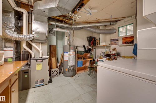 9725 143 Street, Edmonton, AB - Indoor