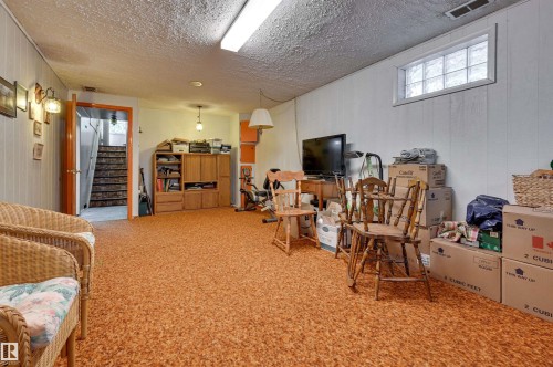 9725 143 Street, Edmonton, AB - Indoor