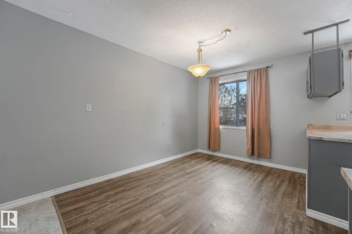 6411 12 Avenue, Edmonton, AB - Indoor Photo Showing Other Room