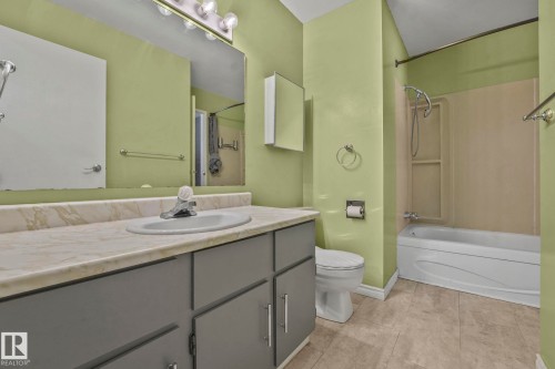 6411 12 Avenue, Edmonton, AB - Indoor Photo Showing Bathroom
