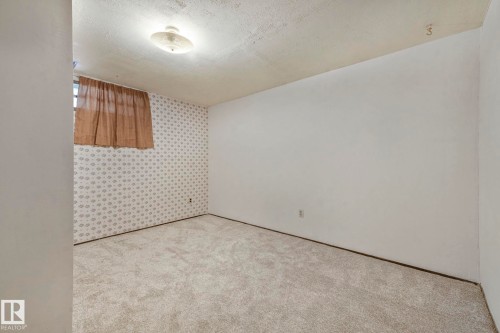6411 12 Avenue, Edmonton, AB - Indoor Photo Showing Other Room