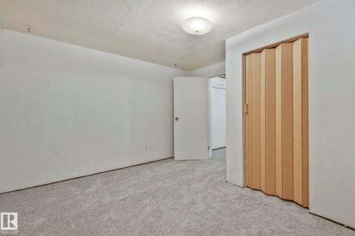 6411 12 Avenue, Edmonton, AB - Indoor Photo Showing Other Room