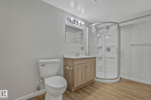 6411 12 Avenue, Edmonton, AB - Indoor Photo Showing Bathroom