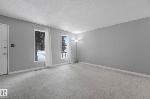 6411 12 Avenue, Edmonton, AB - Indoor Photo Showing Other Room