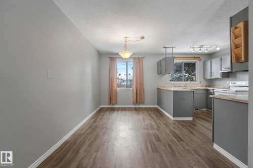 6411 12 Avenue, Edmonton, AB - Indoor Photo Showing Kitchen