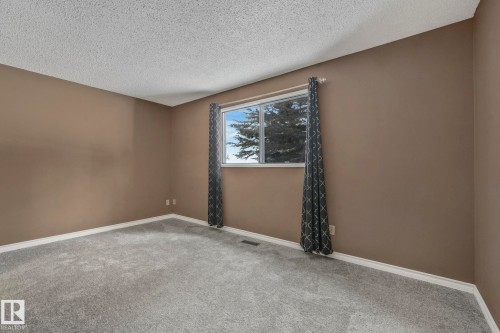 6411 12 Avenue, Edmonton, AB - Indoor Photo Showing Other Room