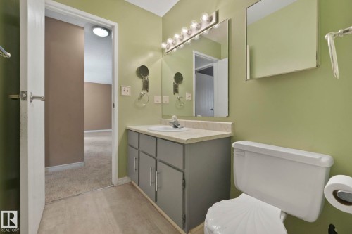 6411 12 Avenue, Edmonton, AB - Indoor Photo Showing Bathroom