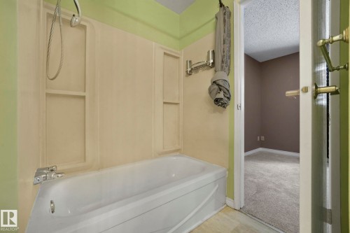 6411 12 Avenue, Edmonton, AB - Indoor Photo Showing Bathroom
