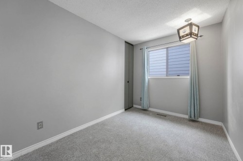 6411 12 Avenue, Edmonton, AB - Indoor Photo Showing Other Room