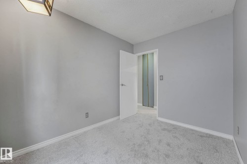 6411 12 Avenue, Edmonton, AB - Indoor Photo Showing Other Room