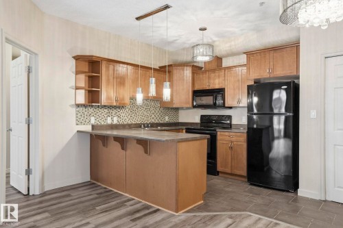 402 10235 112 Street, Edmonton, AB - Indoor Photo Showing Kitchen