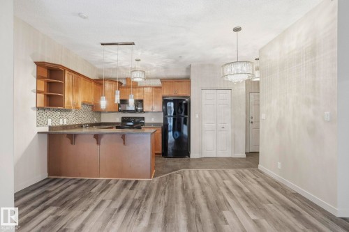 402 10235 112 Street, Edmonton, AB - Indoor Photo Showing Kitchen