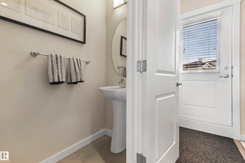 43 903 Crystallina Nera Way, Edmonton, AB - Indoor Photo Showing Bathroom