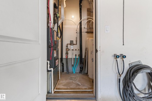 43 903 Crystallina Nera Way, Edmonton, AB - Indoor Photo Showing Laundry Room