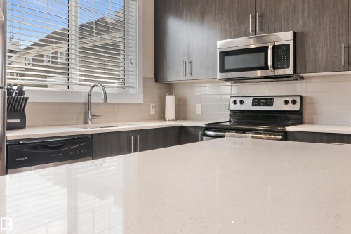 43 903 Crystallina Nera Way, Edmonton, AB - Indoor Photo Showing Kitchen With Stainless Steel Kitchen With Double Sink With Upgraded Kitchen