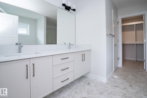 19004 20 Avenue, Edmonton, AB - Indoor Photo Showing Bathroom