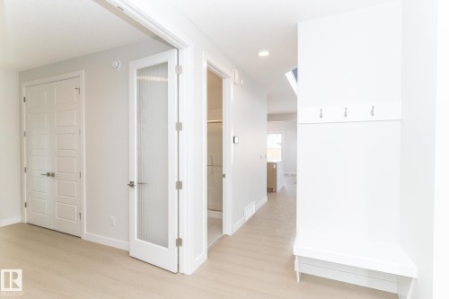 19004 20 Avenue, Edmonton, AB - Indoor Photo Showing Other Room