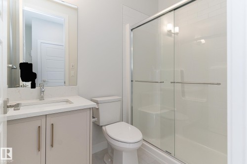 19004 20 Avenue, Edmonton, AB - Indoor Photo Showing Bathroom