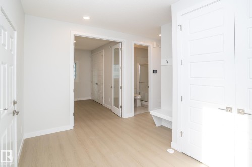 19004 20 Avenue, Edmonton, AB - Indoor Photo Showing Other Room