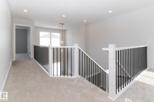 19004 20 Avenue, Edmonton, AB - Indoor Photo Showing Other Room