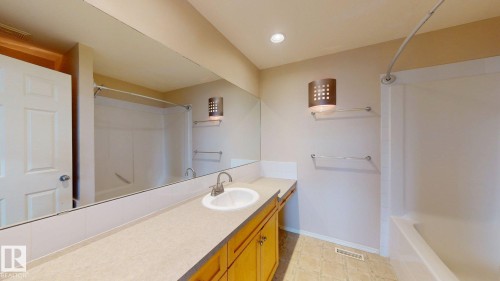 116 230 Edwards Drive, Edmonton, AB - Indoor Photo Showing Bathroom