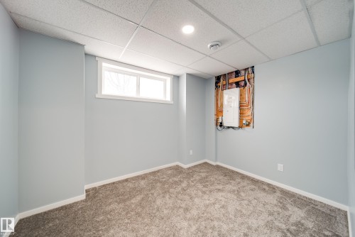 124 Southfork Road, Leduc, AB - Indoor Photo Showing Other Room