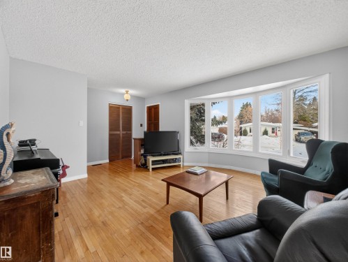 3 Fallhaven Place, St. Albert, AB - Indoor Photo Showing Living Room