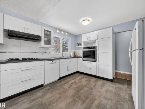 3 Fallhaven Place, St. Albert, AB - Indoor Photo Showing Kitchen