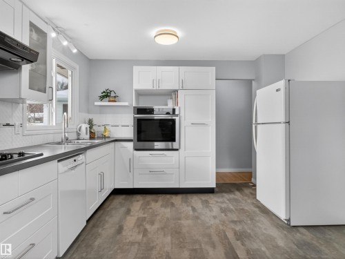 3 Fallhaven Place, St. Albert, AB - Indoor Photo Showing Kitchen