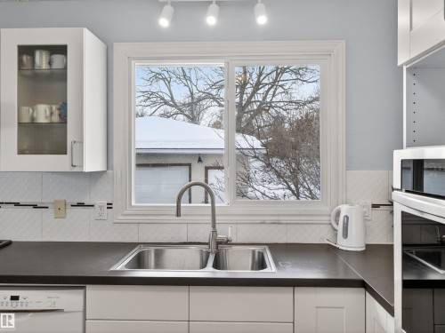 3 Fallhaven Place, St. Albert, AB - Indoor Photo Showing Kitchen With Double Sink