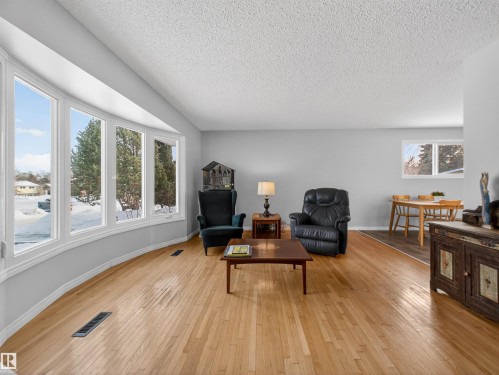 3 Fallhaven Place, St. Albert, AB - Indoor Photo Showing Living Room