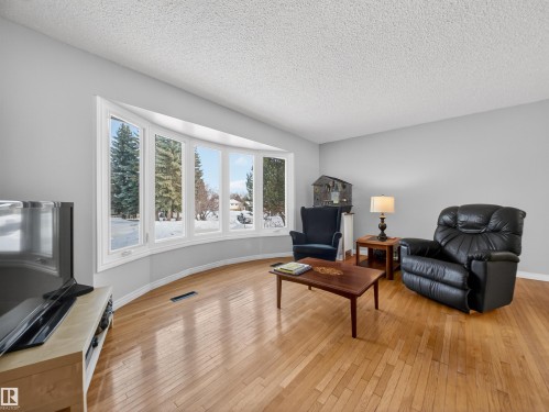 3 Fallhaven Place, St. Albert, AB - Indoor Photo Showing Living Room