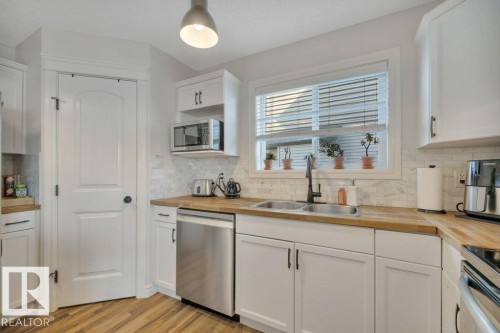 2464 Austin Crescent, Edmonton, AB - Indoor Photo Showing Kitchen With Double Sink
