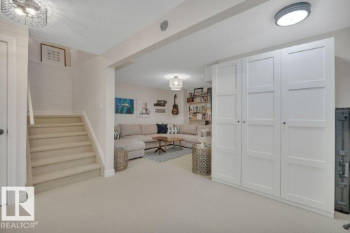 2464 Austin Crescent, Edmonton, AB - Indoor Photo Showing Other Room