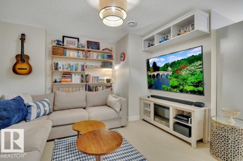 2464 Austin Crescent, Edmonton, AB - Indoor Photo Showing Living Room