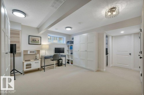 2464 Austin Crescent, Edmonton, AB - Indoor Photo Showing Other Room
