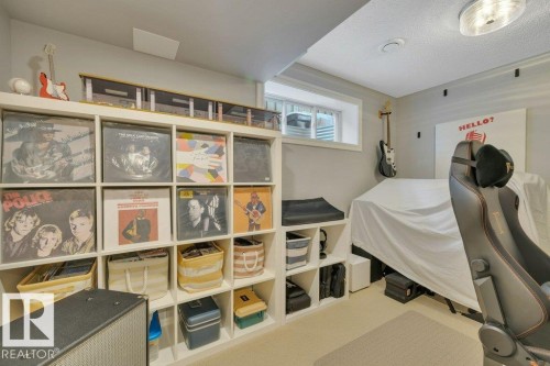 2464 Austin Crescent, Edmonton, AB - Indoor