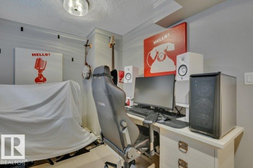 2464 Austin Crescent, Edmonton, AB - Indoor