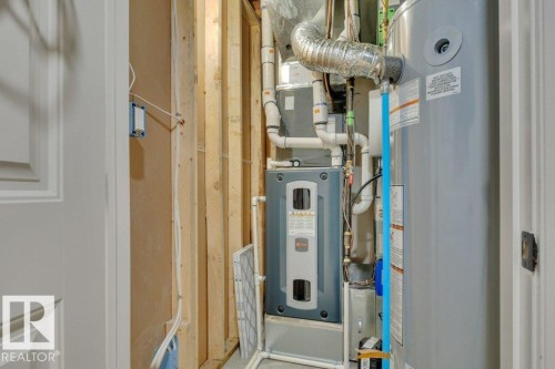 2464 Austin Crescent, Edmonton, AB - Indoor