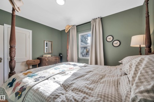 11109 81 Avenue, Edmonton, AB - Indoor Photo Showing Bedroom