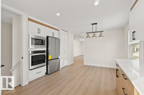 3043 142 Avenue, Edmonton, AB - Indoor Photo Showing Kitchen
