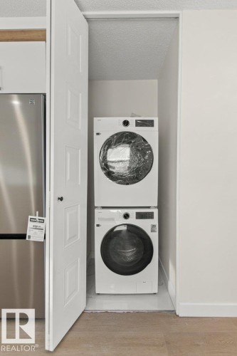 3043 142 Avenue, Edmonton, AB - Indoor Photo Showing Laundry Room