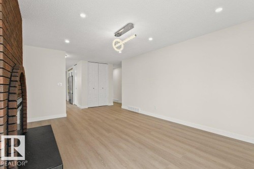 3043 142 Avenue, Edmonton, AB - Indoor Photo Showing Other Room
