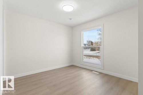 3043 142 Avenue, Edmonton, AB - Indoor Photo Showing Other Room