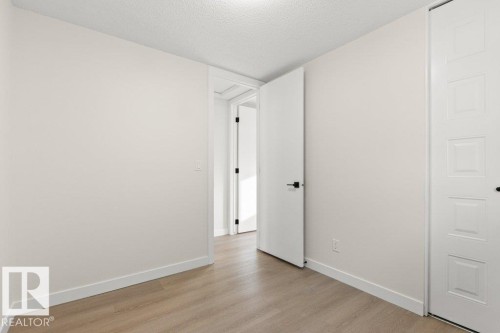 3043 142 Avenue, Edmonton, AB - Indoor Photo Showing Other Room