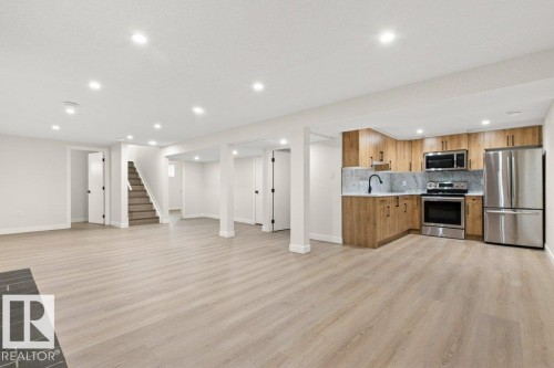 3043 142 Avenue, Edmonton, AB - Indoor Photo Showing Kitchen